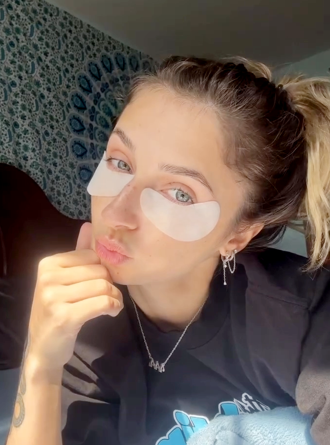 Reusable vs. Disposable Under Eye Patches: Which Is Better for Your Skin?