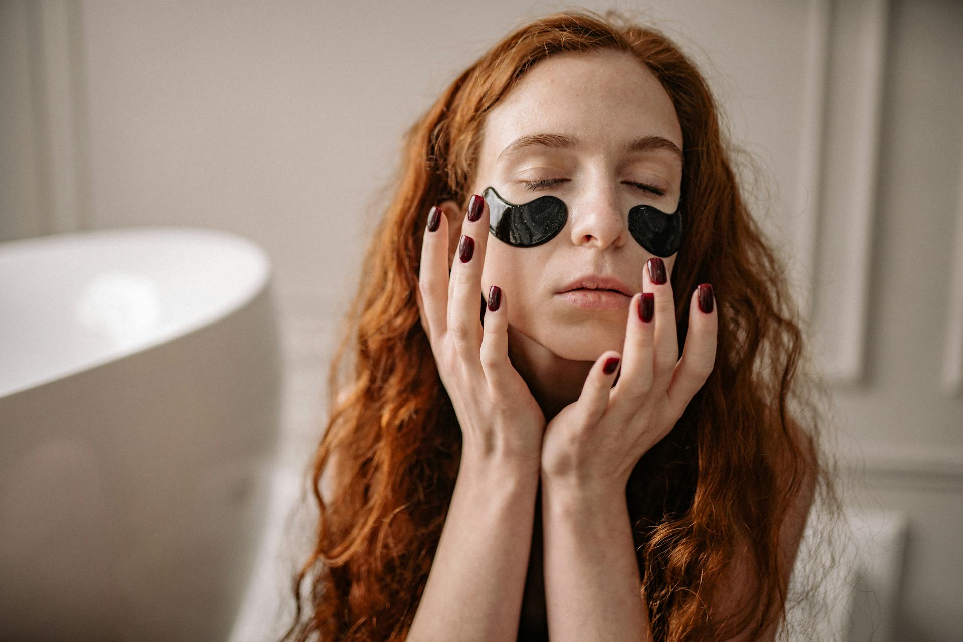 How to Use Our Eye Gel Patches